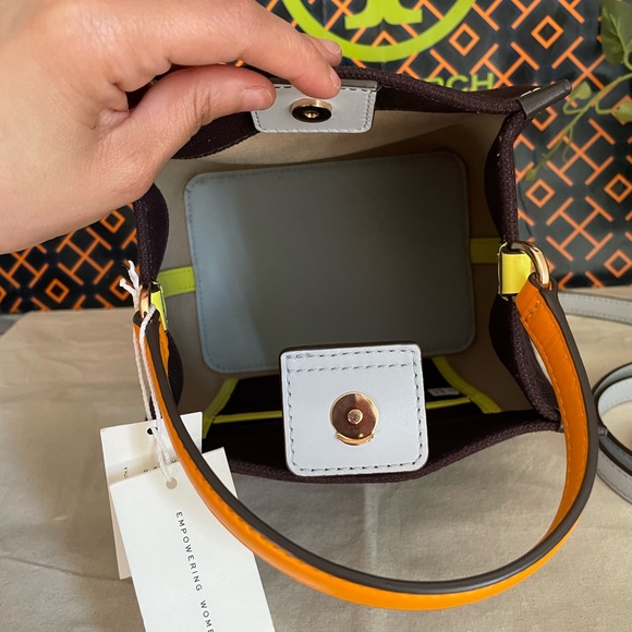 New✨authentic blake canvas color -block bucket bag - Picture 10 of 15